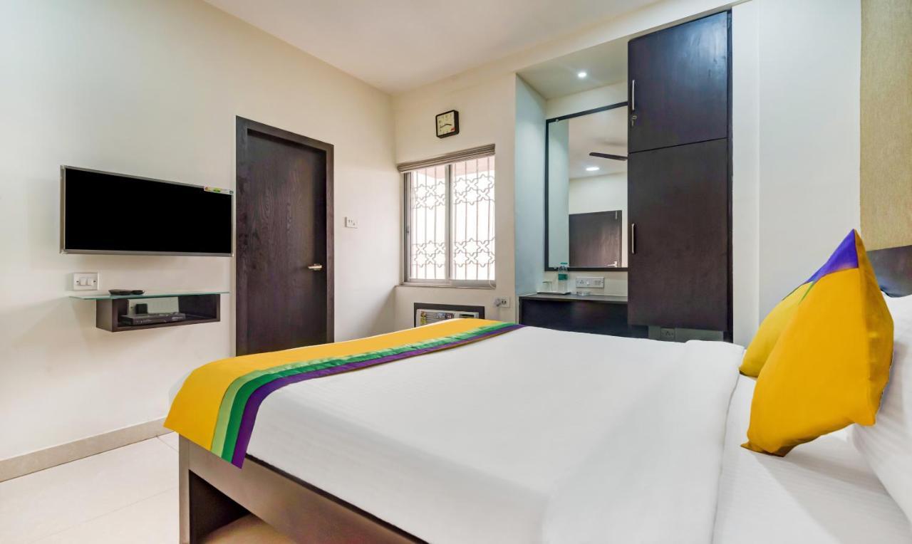 Itsy Hotels Neeranand Plaza Калькутта Экстерьер фото